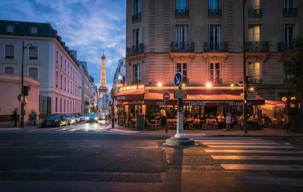 Blending-Light-HDR-Photography-Parisian-Cafe
