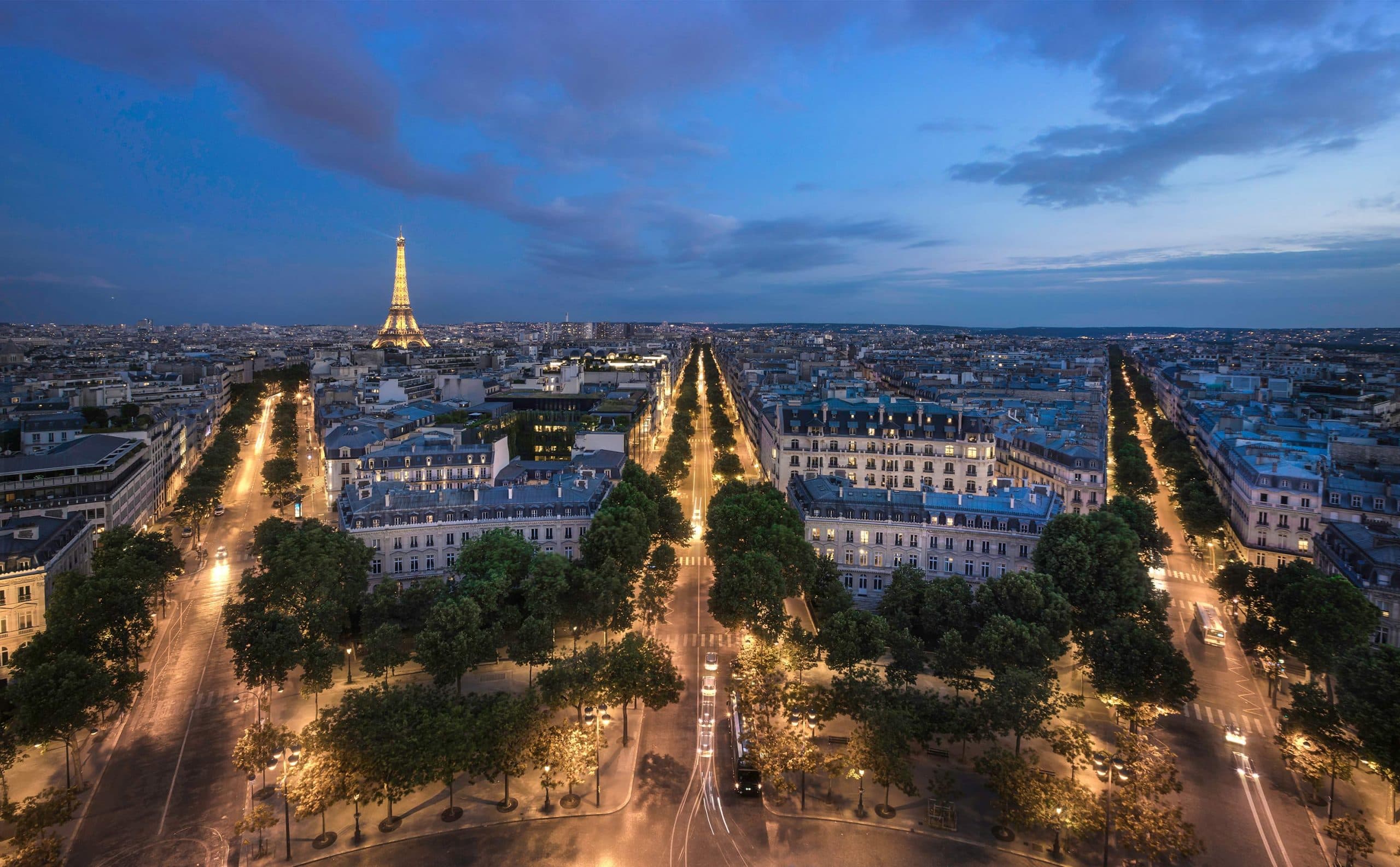 荻原美里さん View from the Ark de Triomphe View From Top Of Arc De Triomphe #1 Photograph by Darrell