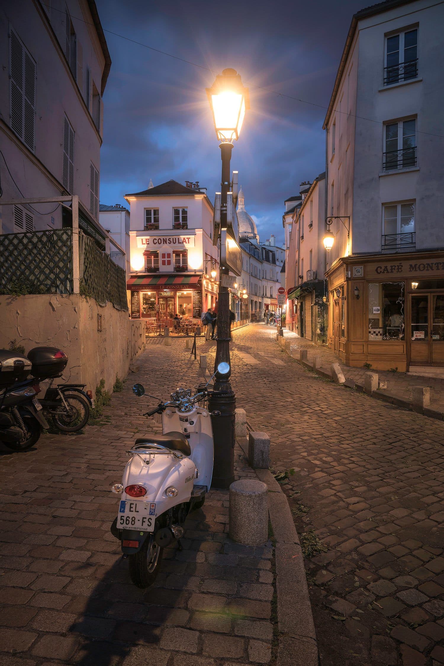 Presetpro | Cityscape Photography - Montmartre Paris at Night