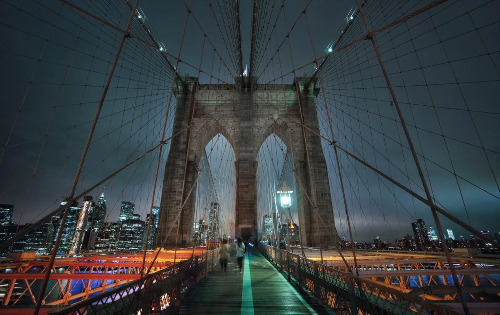 HDR-Photography-Strolling-on-the-Brooklyn-Bridge