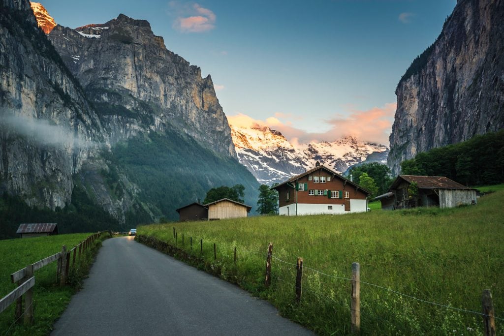 Landscape-Photography-Velley-Road-in-Luaterbrunnen-Switzerland