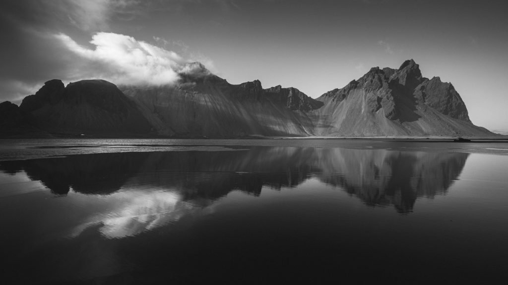 Landscape-Photography-Dramatic-Light-Vestrahorn-Presetpro.com