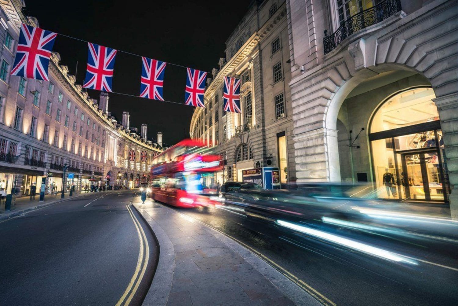 Beautiful Photographs of London | Piccadilly Circus